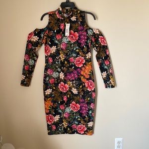 Women’s dress size medium strech new with tags long sleeve open shoulder.  #5